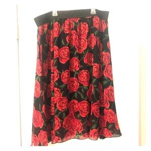 Lularoe Lola skirt with roses 🌹